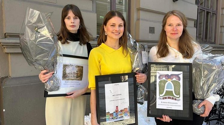 Fra venstre: Roskva Koritzinsky, Iben Akerlie og Kjersti Bergersen. Foto: Aschehoug