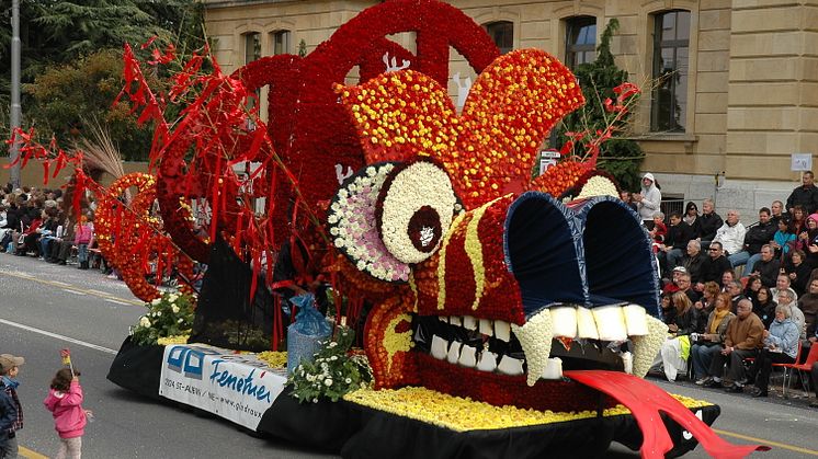 Festumzug beim Winzerfest Neuchâtel Blumenwagen 
