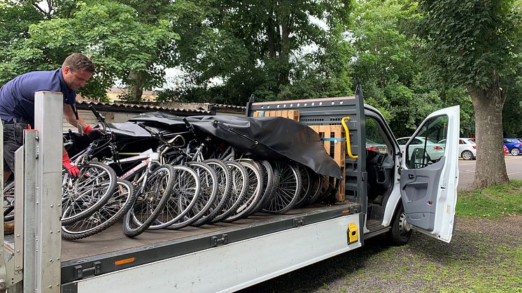 Thameslink's Pawel Ceglewski delivers abandoned bikes to be restored for West Herts hospital workers