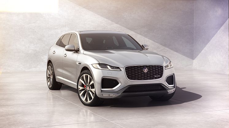 Jag_F-PACE_22MY_02_R-Dynamic_Exterior_Front_3-4_110821