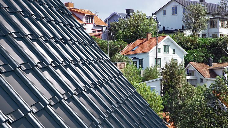 S:t Eriks lanserar solcellsintegrerad takpanna