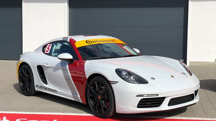 Porsche Cayman med Continental-dekk