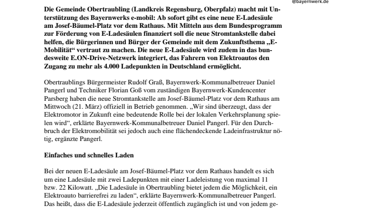 Neue Stromtankstelle vor dem Rathaus in Obertraubling