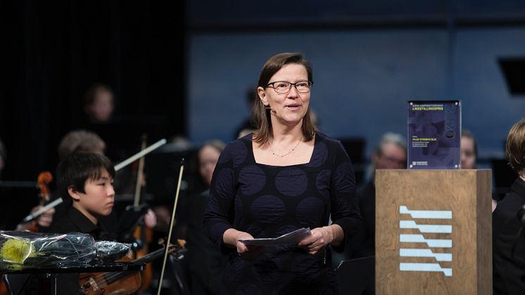 Musikkforsker Hilde Synnøve Blix takker for likestillingsprisen.