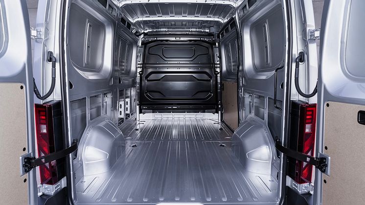 Nissan_Interstar_PK_EV_High_019