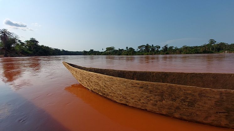 Canoe_floating