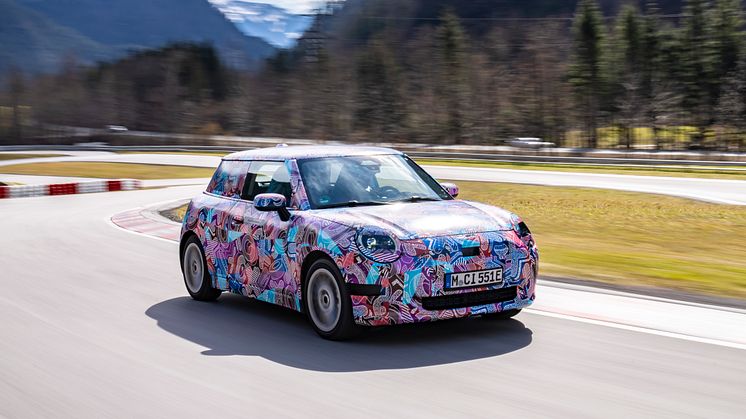 P90502112_highRes_the-new-mini-cooper-