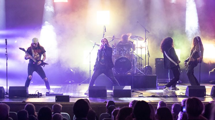 Xion tog hem publikens pris och 3e pris vid den internationella finalen av Imagine Music Experience