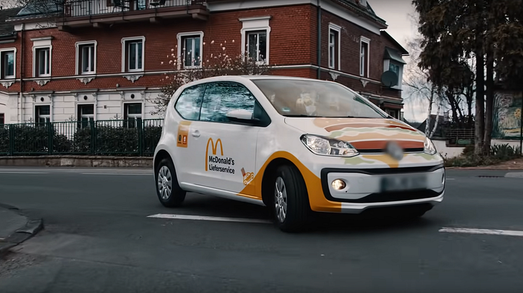 Wenn der Pocher zwei Mal klingelt: McDonald’s Deutschland erweitert sein Liefergebiet und holt sich prominente Unterstützung