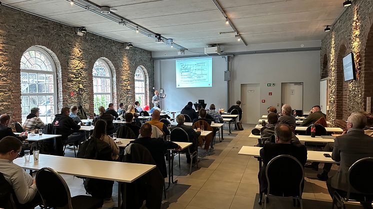 Lösungsorientierte Vorträge von Fachexperten, wie hier bei der Praxisschulungsreihe vom BAUAKUSTIK-FACHKREIS im März 2023, stehen auch bei den anstehenden Praxistagen der Fachgruppe Trockenbau auf dem Programm