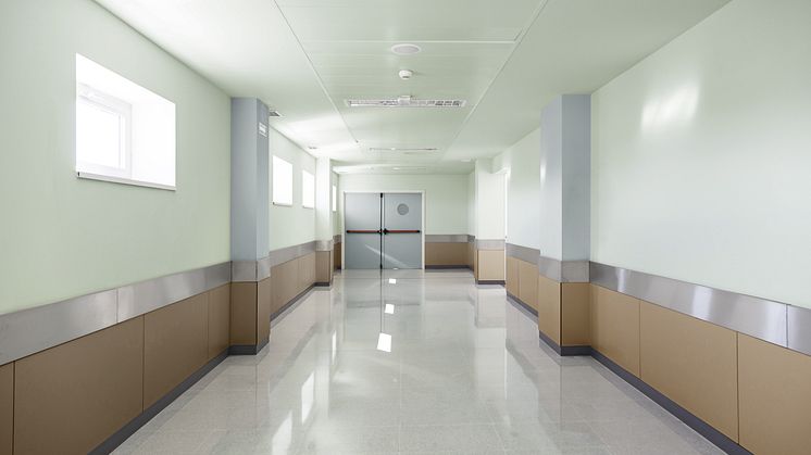De Sikkens ColourFutures™ kleuren zijn toepasbaar in elke sector. Dé Sikkens Kleur van het Jaar Brave Ground™ in combinatie met Tranquil Dawn™ van 2020 zorgen in dit ziekenhuis voor een rustige uitstraling.
