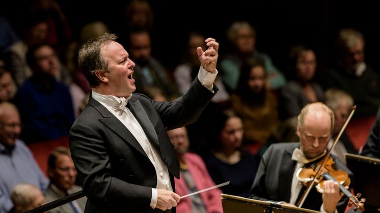 Chefdirigent Sakari Oramo och Kungliga Filharmonikerna. Foto: Jan-Olav Wedin