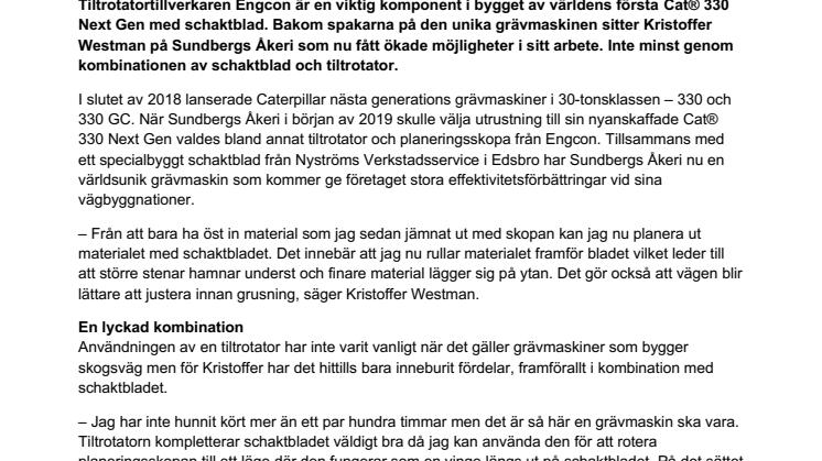 Engcon en viktig del av världens första Cat® 330 med schaktblad 