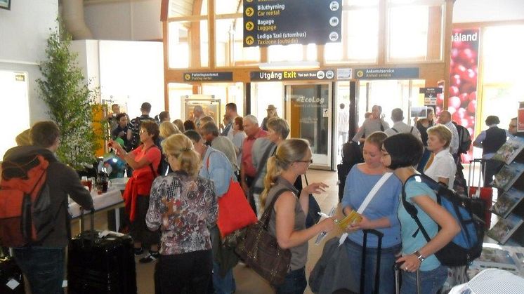 Tyska turister välkomnas till Jönköping Airport