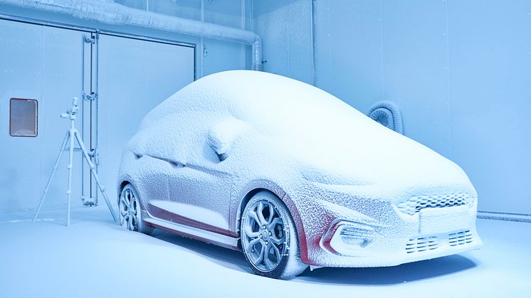Snø i juli eller hetebølge til jul: Her er Fords nye værfabrikk