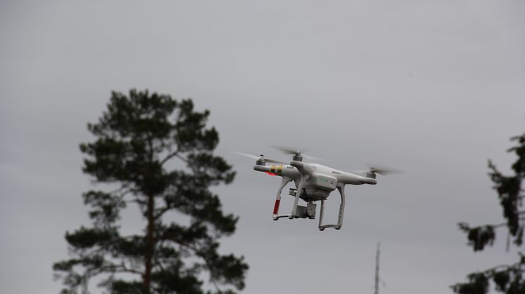 Sikkerhet ved bruk av droner bør prioriteres høyere mener Gjensidige. 
