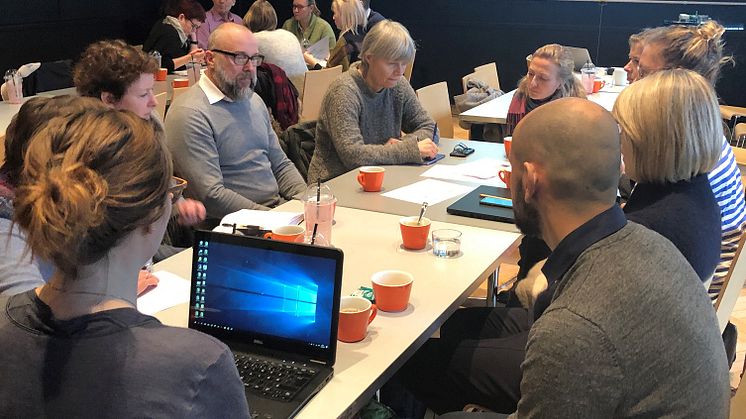 Hvordan kan vi lage et system for at vi skal finne frem til veiledere, tipshefter og andre hjelpemidler, som finnes for at bransjen enklere kan velge materialer med lavere klimafotavtrykk? Det diskuterte denne gjengen på Materialforum 12. februar.