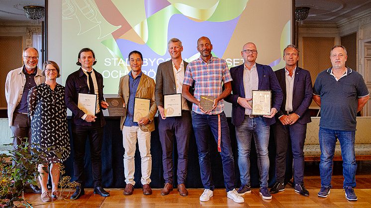 Stolt gäng! Fr v Anders Jeppsson, Riksbyggen, Jenny Nygren, Jaenecke, Herman Sköldberg, Rits Ark, Kenji Miyazu, Jaenecke, Emil Nilsson, Riksbyggen, Bunmi Odubeyi, WSP, Daniel Malm, BAB, Kenneth Andersson, BAB, Jan Stefors, BAB.  Foto: Bojana Lukac.