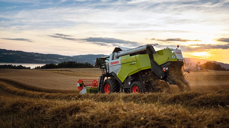 Three new five-walker combine harvesters in the EVION model series round out the lower end of the CLAAS combine harvester range.