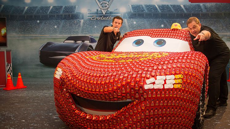 Dieser einzigartige Lightning McQueen ist ein echter Hingucker und wurde in 100 Stunden ausschließlich per Handarbeit von Mattel erstellt.