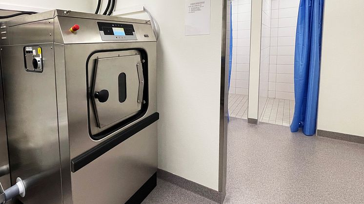 Barriärtvättmaskin och torkskåp anpassade för larmställ hos Räddningstjänsten i Vimmerby