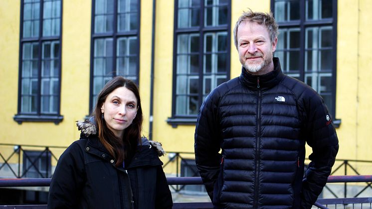 Frances Lucas, projektledare för projektet Pengar! och Niklas Cserhalmi, museidirektör på Arbetets museum. Foto: Anna Redmalm