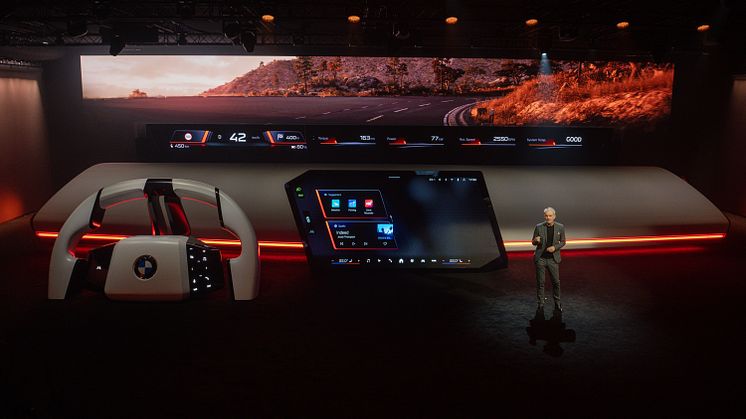 CES 2025 - BMW Panoramic iDrive og Adrian van Hooydonk, Head of BMW Group Design