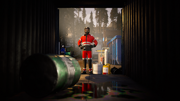 Arbeider-ser-inn-i-en-container-som-skal-rengjores-TRA-01923- Foto_Amanda_van_Til.PNG