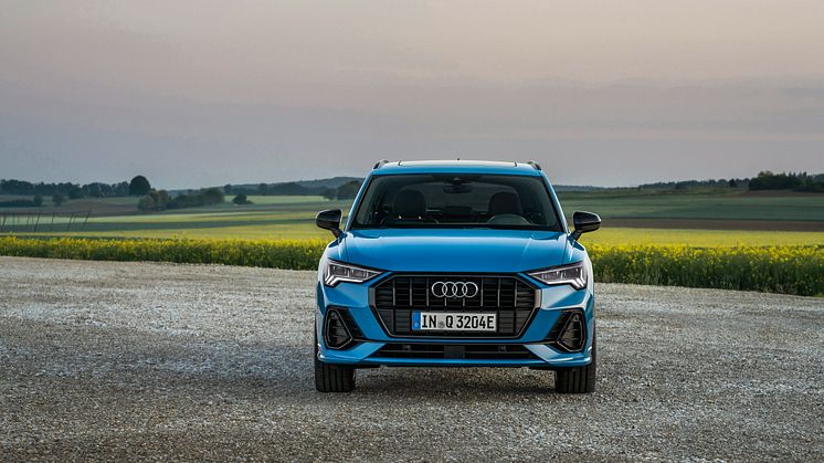 Audi Q3 45 TFSI e (Turboblå)
