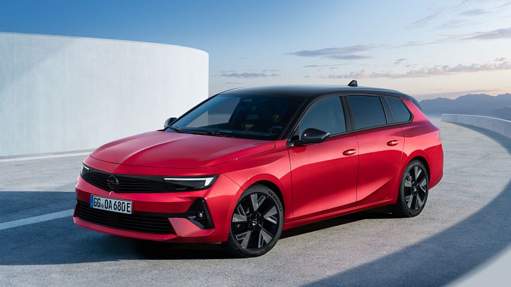12_opel_astra_sports_tourer_electric_520675-6386f94b171aa