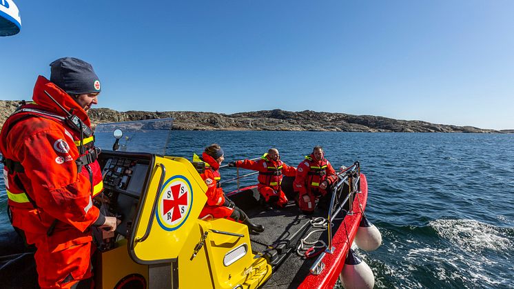 Sjöräddningssällskapets frivilliga lägger oräkneligt antal timmar på att utbilda sig, öva, underhålla båtarna och rycka ut på uppdrag. Mer än hälften av dem lämnade jobbet för ett sjöräddningslarm under 2017, visar en undersökning.