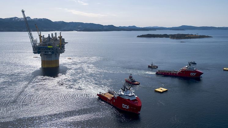 DOF vessels Skandi Vega and Skandi Iceman involved in a complex offshore operation (Photo courtesy of Equinor, by Espen Roennevik, Roar Lindefjeld)