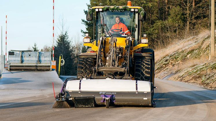 Holms Dustbuster hos Ragn-Sells på Volvo L60H hjullastare