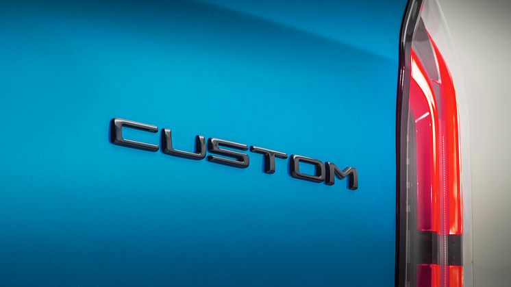 Ford E-Transit Custom Sport Digital AquaBlue (3)