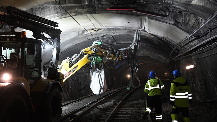 T-banetunnelen mellom Majorstuen og Stortinget stenger fire kvelder i uken for vedlikeholdsarbeider. Her fra tilsvarende arbeider mellom Tøyen og Ensjø.
