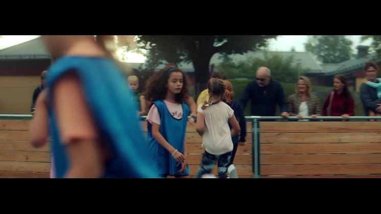 XL-BYGGs reklamfilm, Fotboll