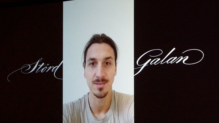 Zlatan Ibrahimović kunde inte ta emot sitt pris själv men skickade en videohälsning
