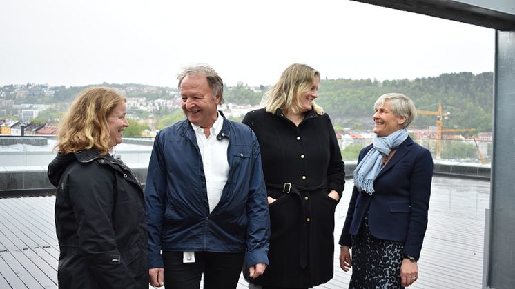 Med BREEAM-NOR har Bane NOR Eiendom holdt fokus på bærekraft. F.v: Hilde Sæle (rådgiver i Grønn Byggallianse), Eyvind Skaar (prosjekdirektør i Bane NOR), Viel Sørensen (sertifiseringssjef i Grønn Byggallianse) og Aashild Baasen (Metier OEC).