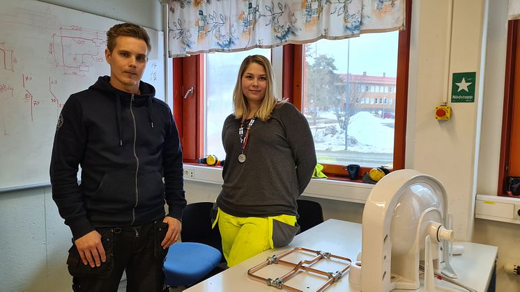 Jonas Buska, lärare på VVS-utbildningen och Karolina Bucht studerande på VVS-utbildningen i Övertorneå och färsk silvermedaljör i yrkesskicklighet.