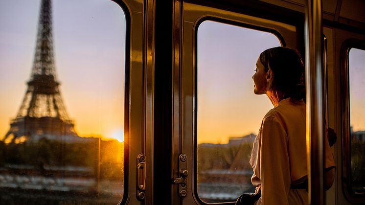 DEST_FRANCE_PARIS_EIFFEL_TOWER_PEOPLE_WOMAN_METRO_VIEW_SUNSET_GettyImages-1055669620 copy_Universal_Within usage period_99243.jpg