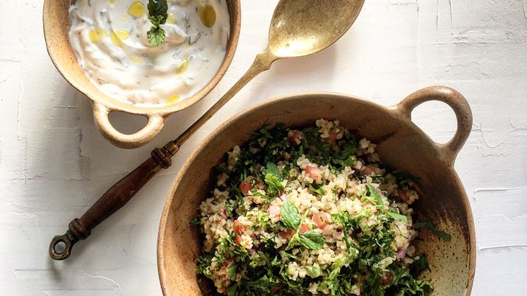 Tips från Sveriges ört- och sallatsodlare - tabbouleh med mynta och andra färska krukörter. Foto: Katy Kimbell