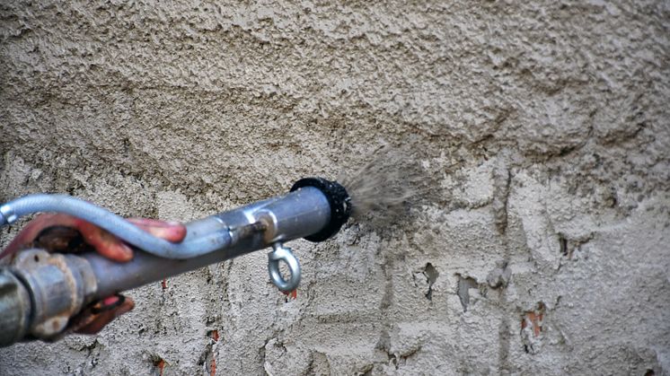 Gewinner in der Kategorie „Putze, Mörtel, Klebstoffe und Beschichtungen“: Wärmedämmputz „Oxal TRR“ der MC Bauchemie. (Abb.: MC Bauchemie)