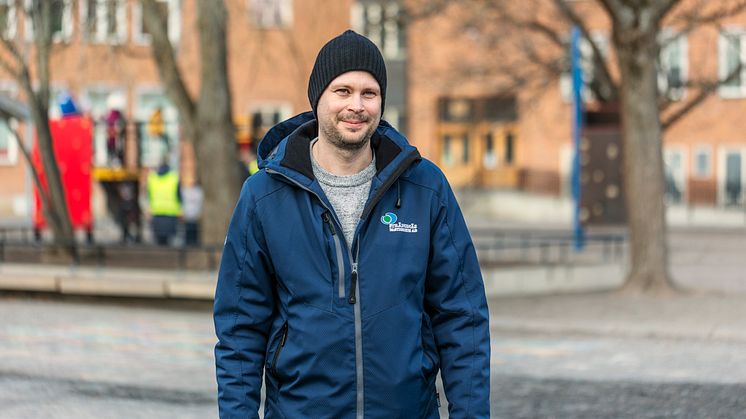 Det kommunala fastighetsbolaget Strängnäs Fastighets AB ska med stöd från Klimatfond Strängnäs installera solceller på Vasaskolans tak. Foto Lina Östling