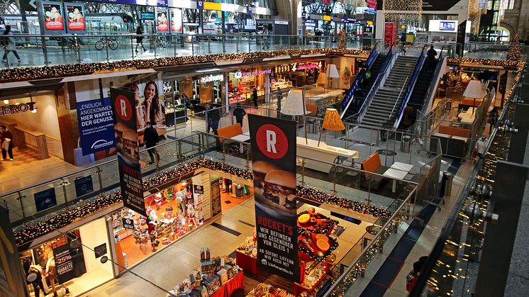 Leipzig: Promenaden Hauptbahnhof mit Weihnachtsdekoration
