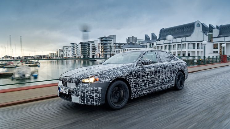 Helt nye BMW i5 Sedan på kamuflerte tester