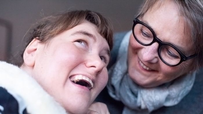 Anhöriga och personal hjälper Anna att bli mer delaktig i sitt eget liv