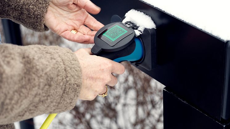 Genom centraliserad laddteknik kan laddning fördelas ut till fler p-platser utan behov av separat laddare på varje p-plats.