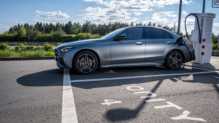 Mercedes-Benz Plug & Charge