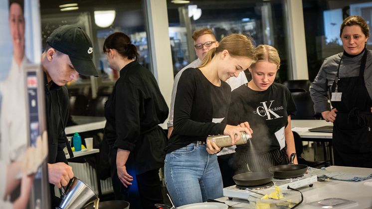 Elever i gang med opgaverne til Skills Stafetten