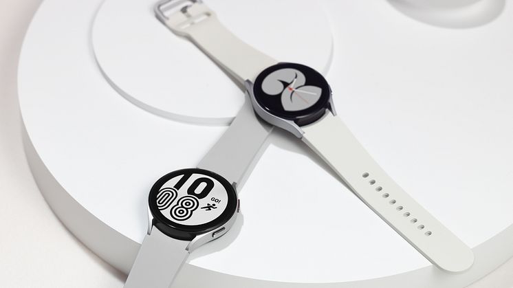 3. Galaxy Watch4_Product_Series3.jpg